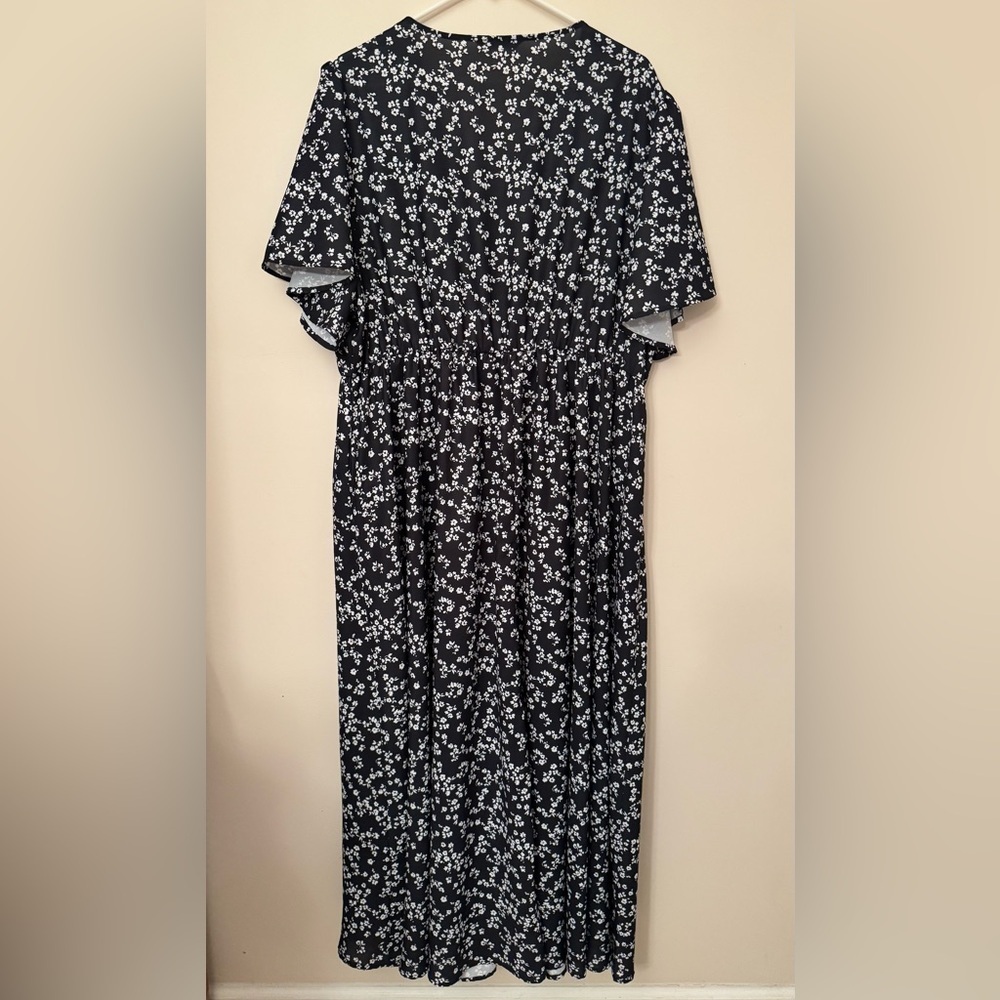 BloomChic Black & White Floral Maxi Dress Women’s US 20 V-Neck Short Sleeve Slit - Picture 4 of 9